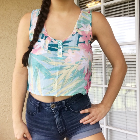 Kirra Tops - 3/$20 🌸 Kirra Crop Top